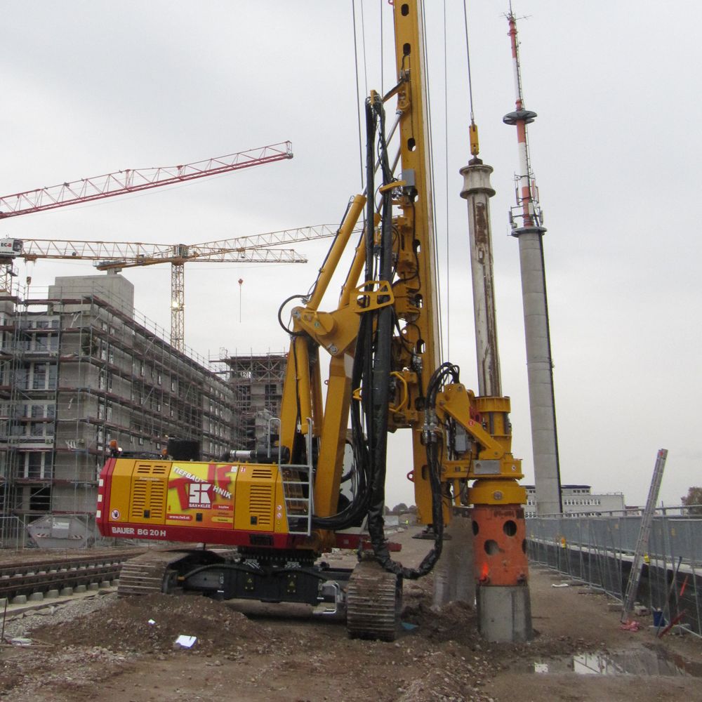 Bild Drehbohrgerät bei Gründung Mastfundamente Grüne Meile Bahnstadt Heidelberg